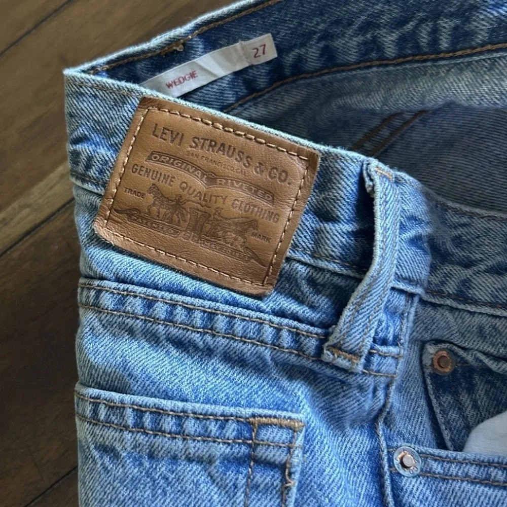 Levi’s Premium Wedgie Raw Hem Button Fly High Rise Straight Leg Jeans Size 27